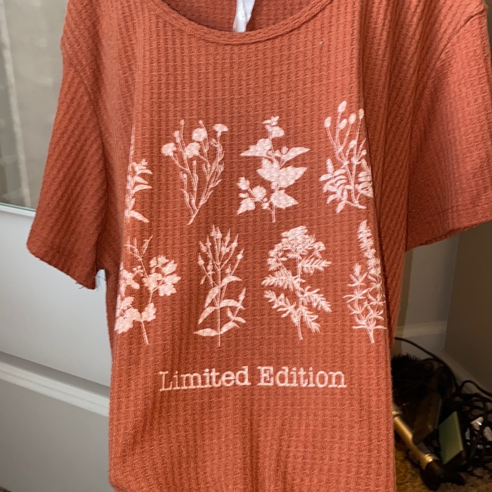 super cute burnt orange top